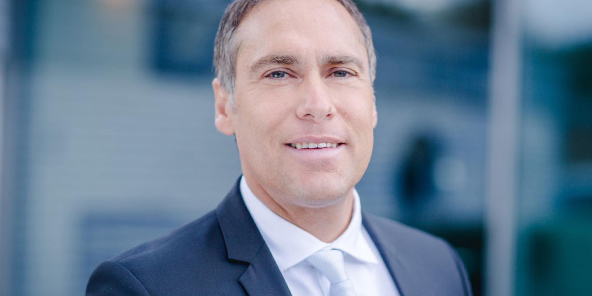 Dr. Christoph Newzella