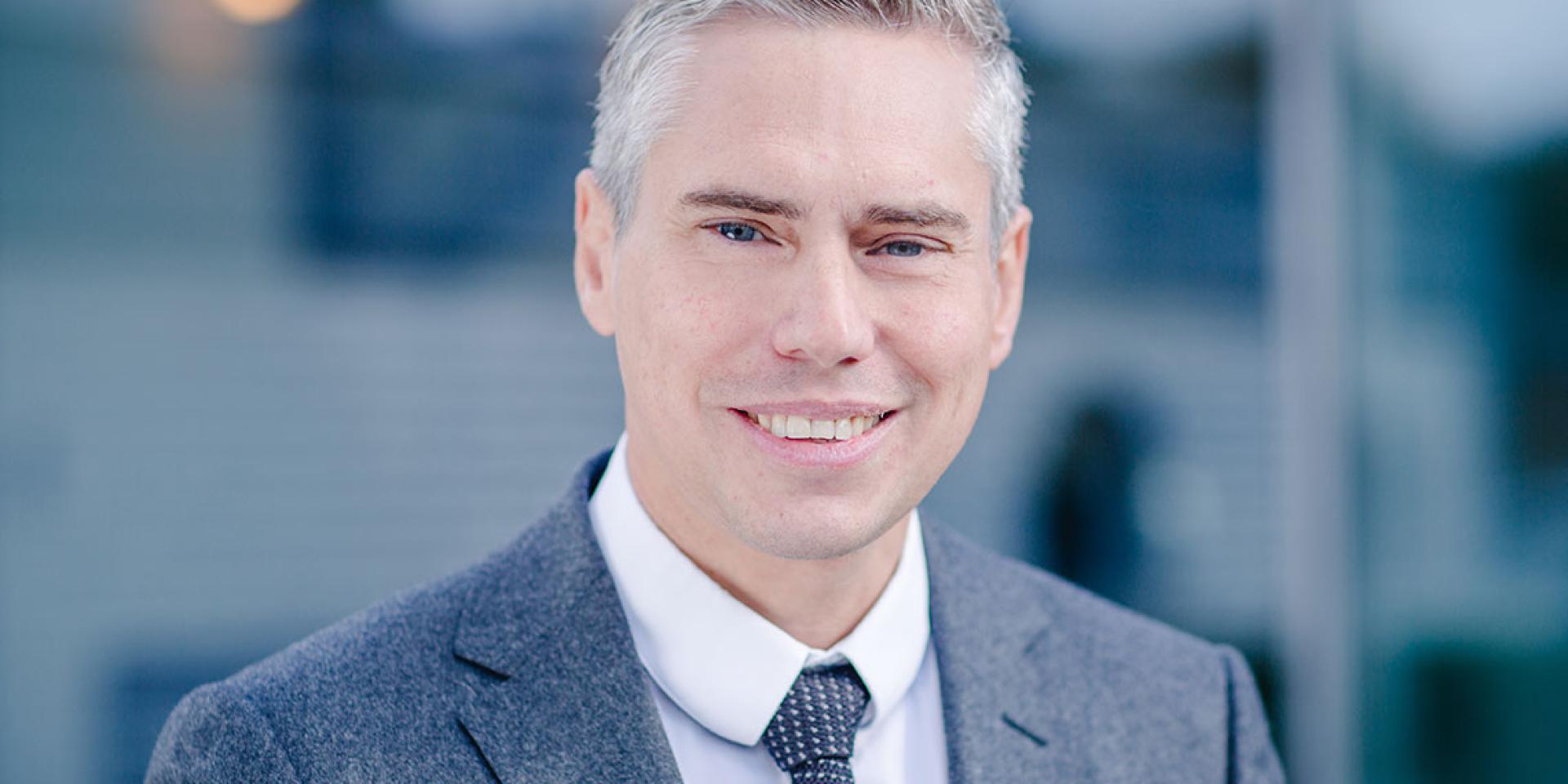 Dr. Matthias Newzella